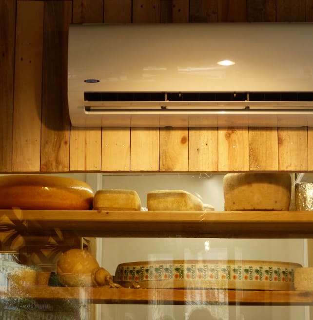 mono-split-mural-fromagerie intérieur d'une fromagerie avec climatisation mono split mural