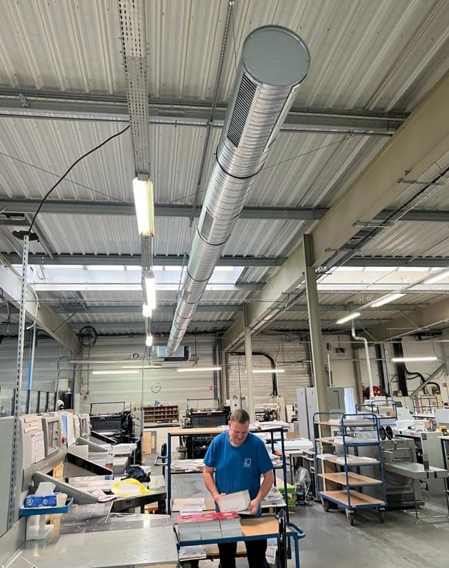 mini-vrv-avec-gaine-de-soufflage-imprimerie-climatisation-icestream intérieur d'une imprimerie avec un mini VRV avec gaine de soufflage