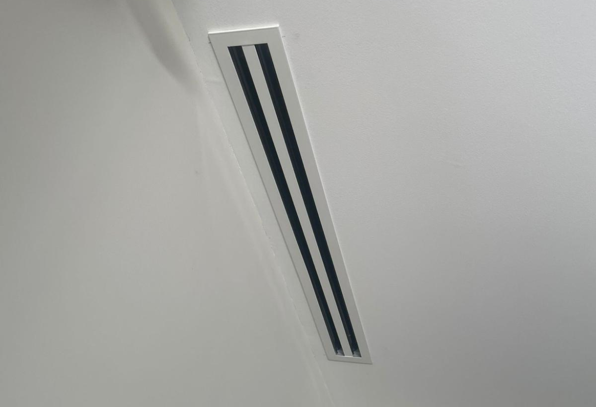 icestream-bouche-de-soufflage-gainable intérieur d'un pavillon avec une bouche de soufflage gainable