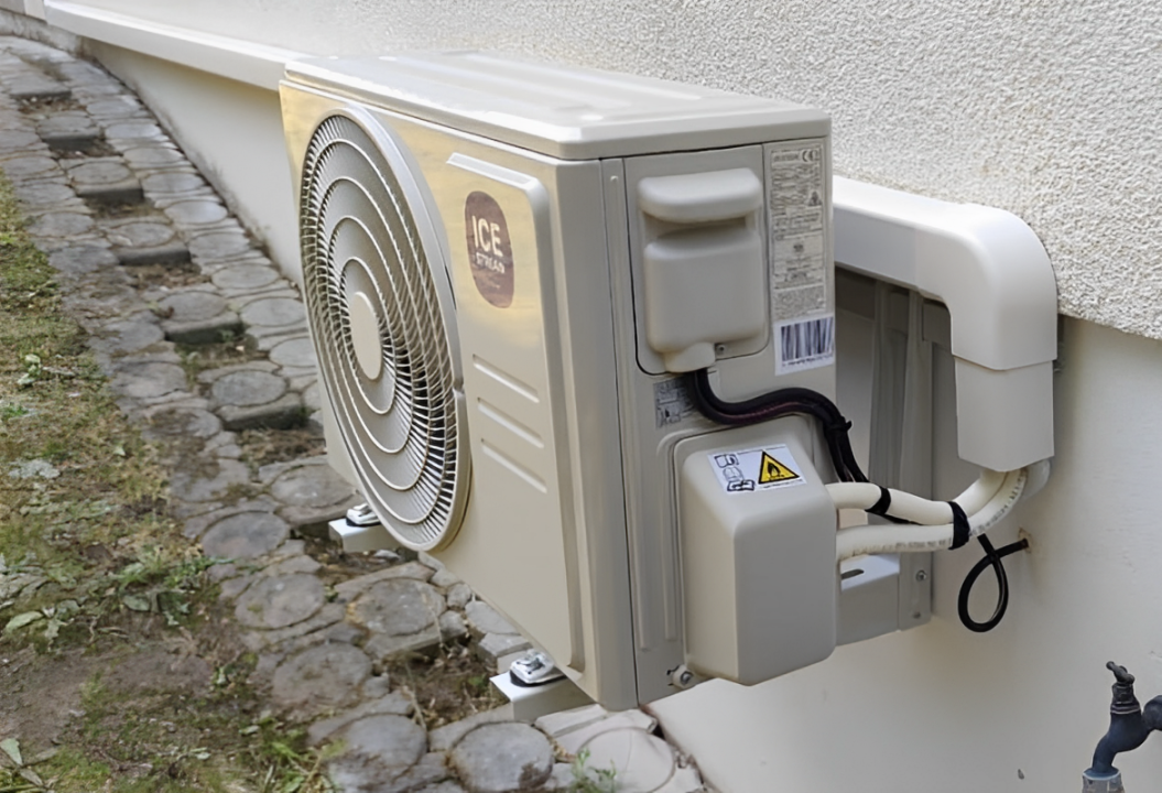 climatisation-unite-exterieure-icestream extérieur d'un domicile avec une unité extérieure de la climatisation