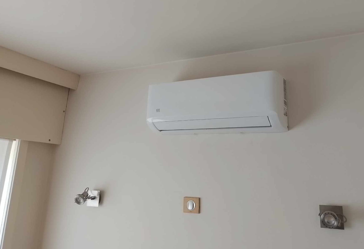 icestream-climatisation-mono-split-mural intérieur d'un domicile avec une climatisation