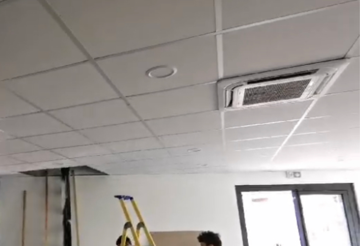 icestream-climatisation-cassette-cabinet-medical intérieur d'un cabinet médical avec une climatisation par cassette