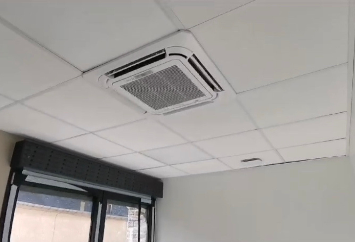 icestream-climatisation-cassette-cabinet-medical intérieur d'un cabinet médical avec une climatisation par cassette