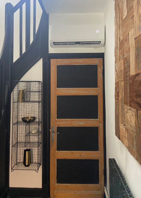 icestream-mono-split-mural-ferme intérieur d'une ferme restaurée avec une climatisation mono split mural