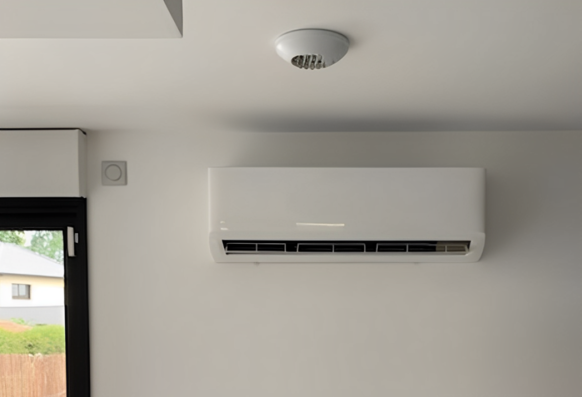 mono-split-mural-climatisation-icestream Intérieur d'un domicile avec une climatisation mono split mural