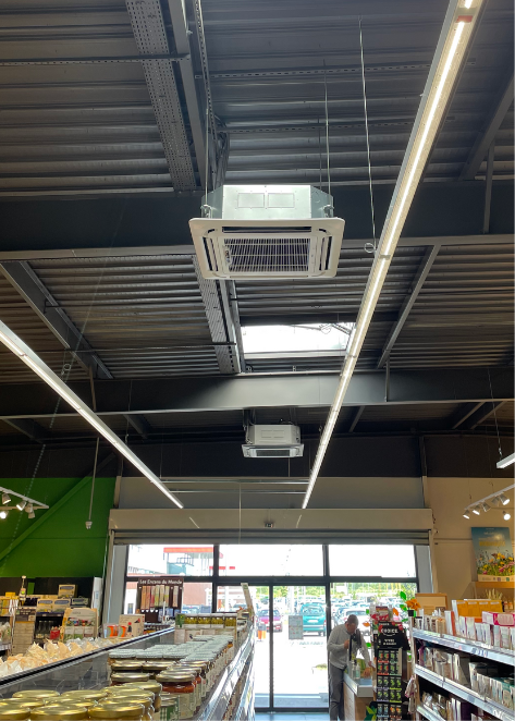 icestream-climatisation-cassette-magasin intérieur d'un magasin de surgelés avec une climatisation par cassette